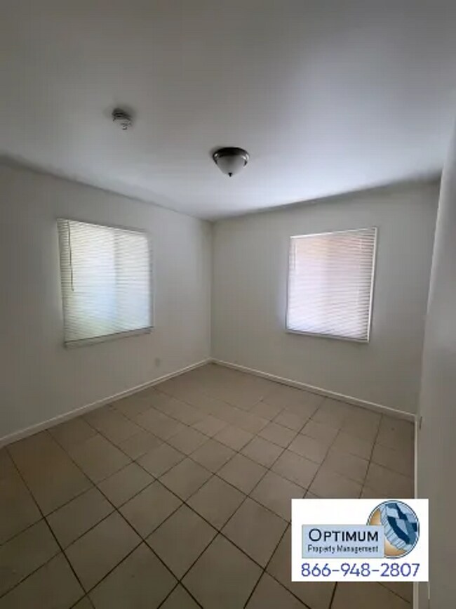 Building Photo - 3-Bedroom 1-Bathroom Home with Fireplace, Front Yard & Private Back Patio in Victorville