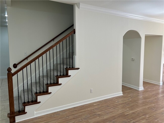 Building Photo - 2814 Vly W Ct