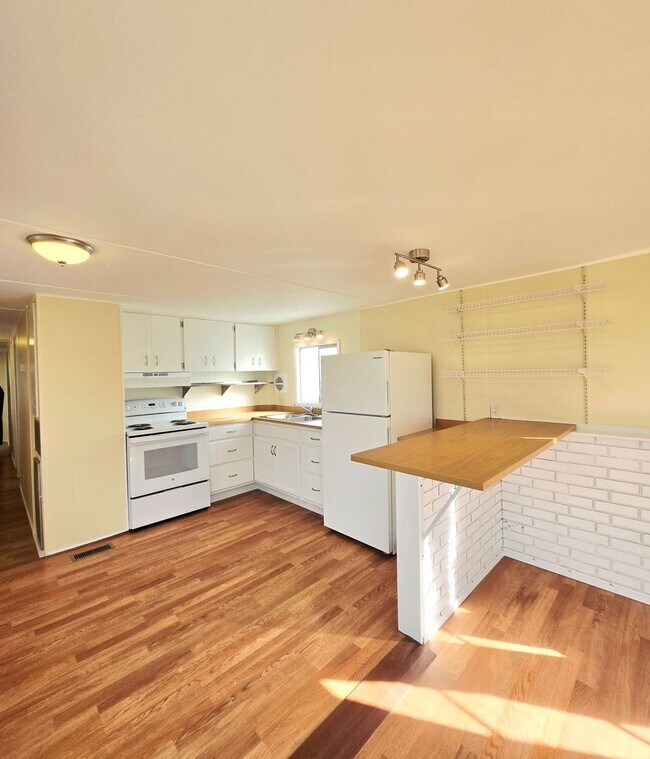 Building Photo - 2 Bed, 1 Bath - Move-In Ready in Cape George with Water Glimpses For Rent!