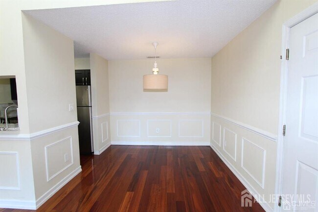 Building Photo - 208 Ravens Crest Dr