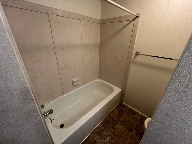 Building Photo - 2 Bed 2 Bath **Ask about a move in special!**