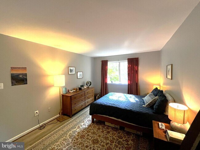 Building Photo - 10673 Spring Oak Ct