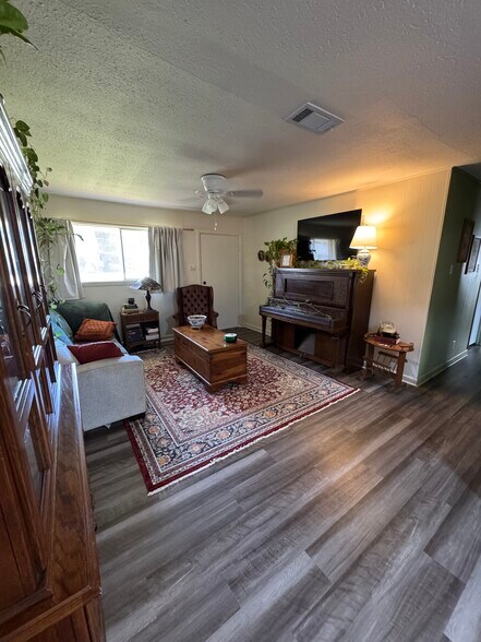 Building Photo - 307 Alice Dr