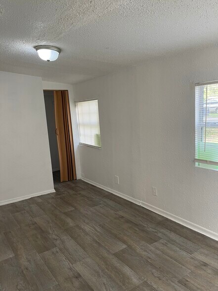 Building Photo - 8722 N Brooks St