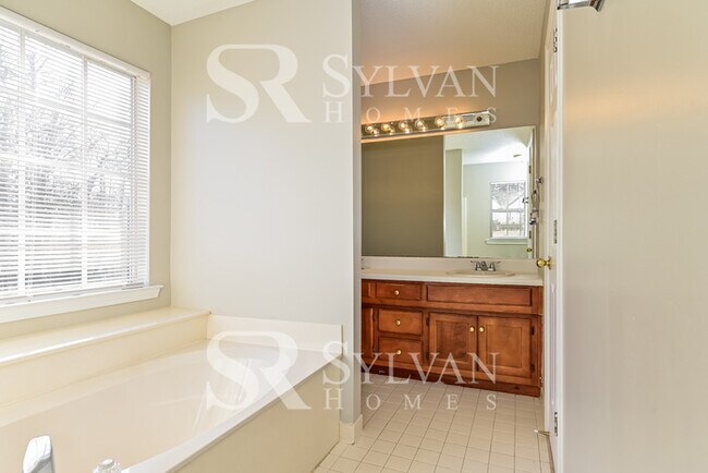 Building Photo - Prepare to be impressed by this 3 bedroom, 2 bathroom home