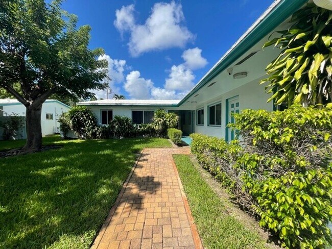 Interior Photo - 18 Ave Villas LLC