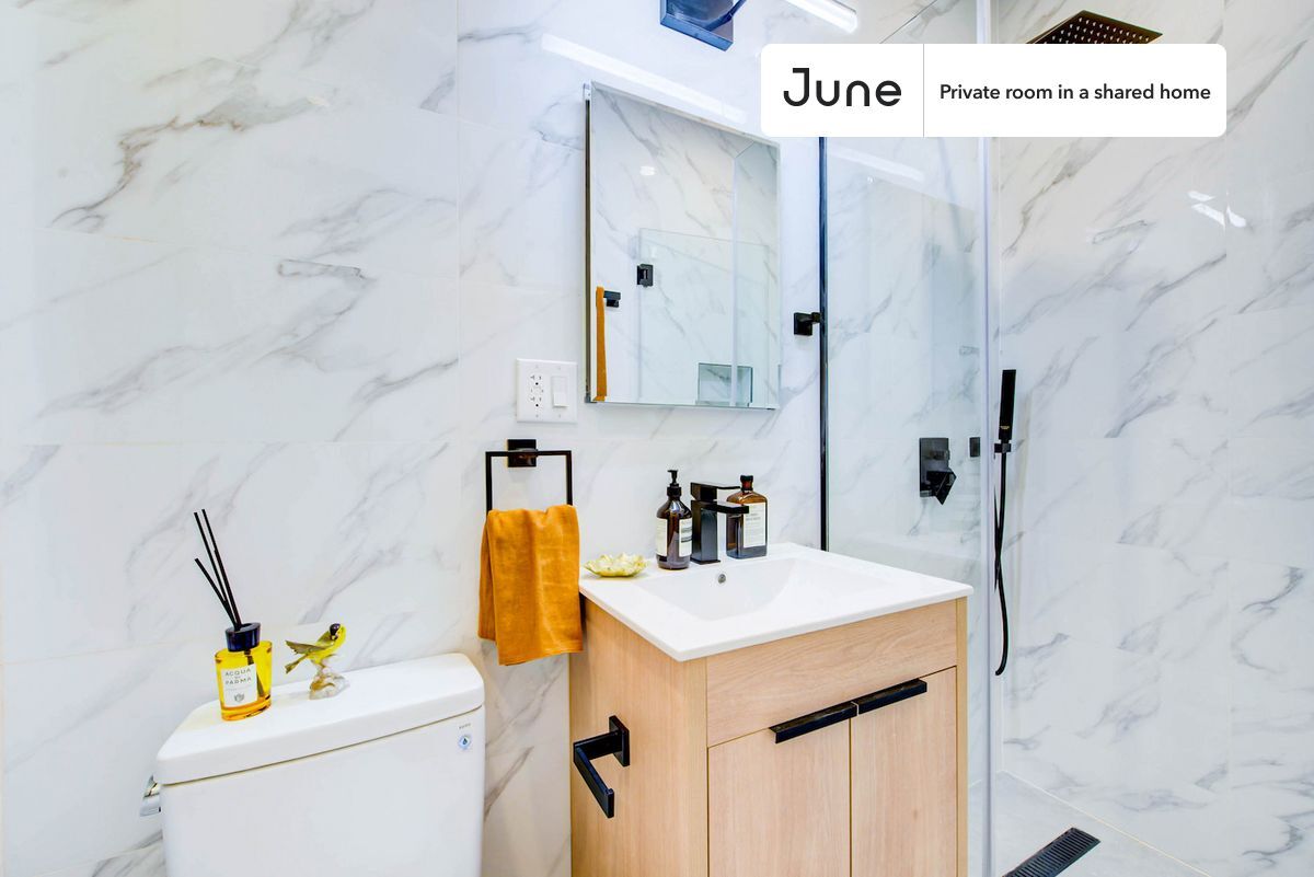 Building Photo - Absolutely ROOM at The Central Park Manhattan House