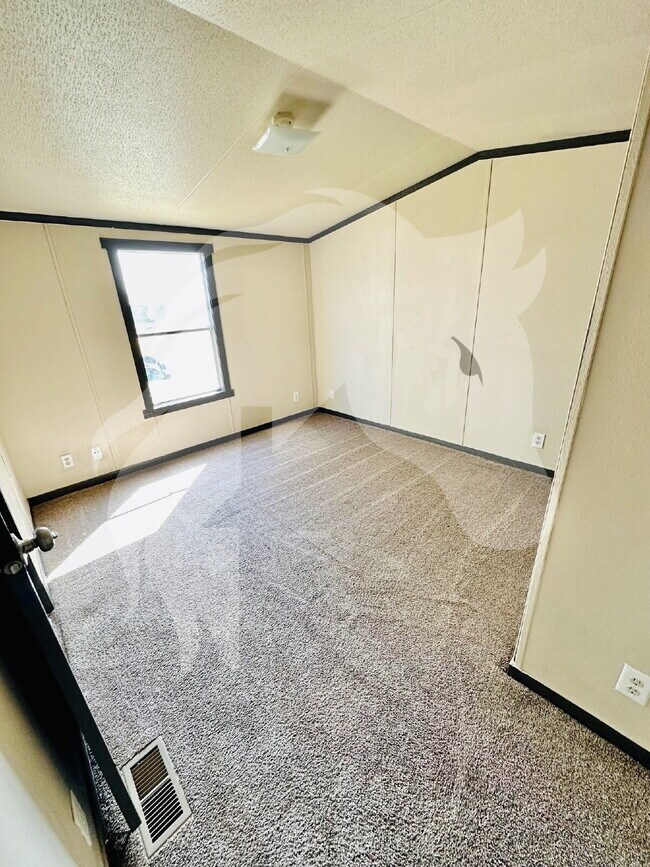 Building Photo - 3 Bedroom in great community in Woodward!