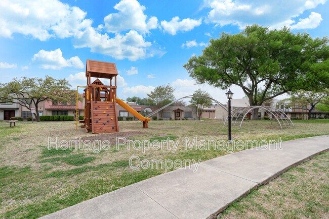 Building Photo - 10958 Crown Pk Ln