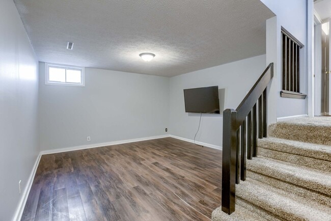 Building Photo - Light-Filled 4-Bedroom in Millard!!