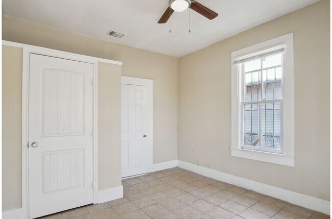Building Photo - 1518 Burnet St
