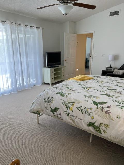 Building Photo - 301 SE Castle Ct