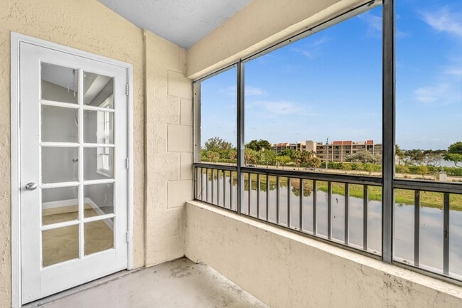 Building Photo - 2841 N Oakland Forest Dr