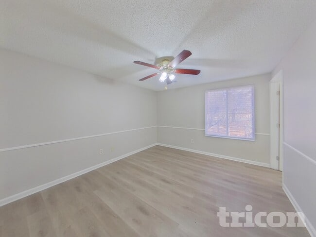 Building Photo - 201 Raintree Dr