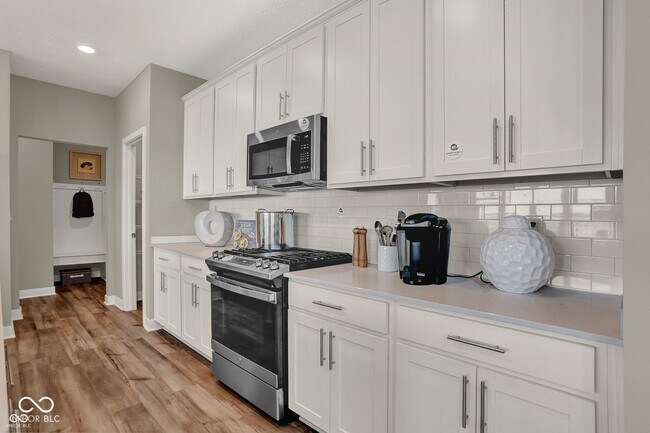 Building Photo - 5267 Summerton St