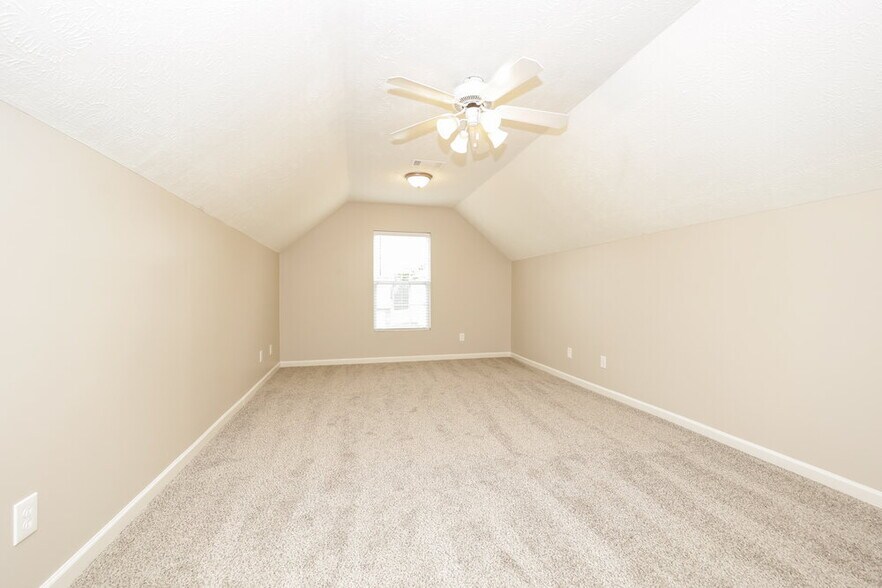 Building Photo - 413 Creek Oak Dr