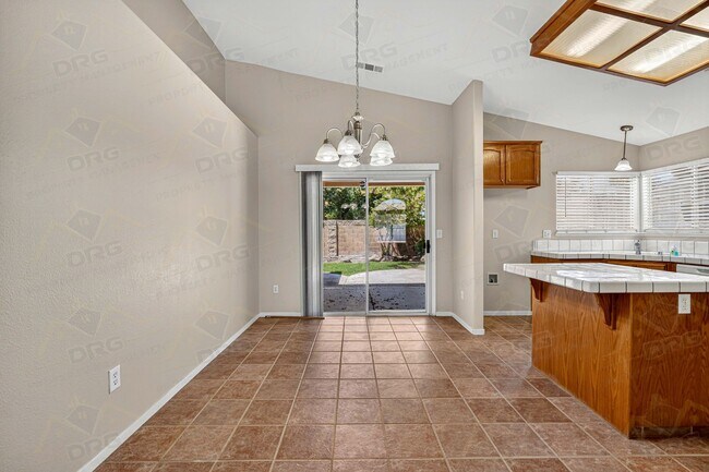 Building Photo - 2713 Mozart Dr
