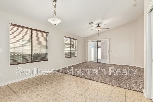 Building Photo - 1949 W Vineyard Plains Dr