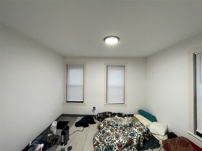 Building Photo - 50 Schubert St