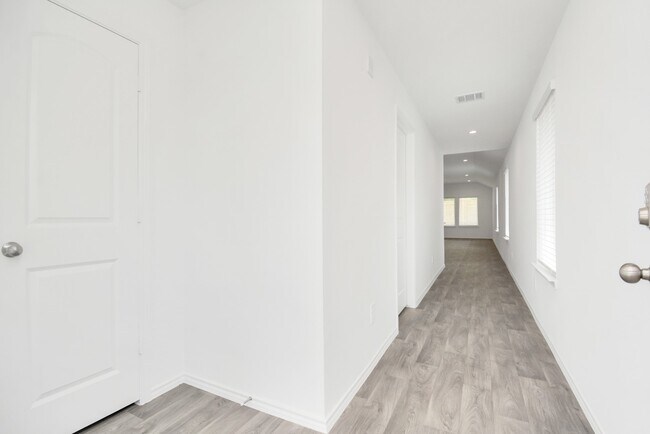 Building Photo - 23133 Teakwood Hills Dr
