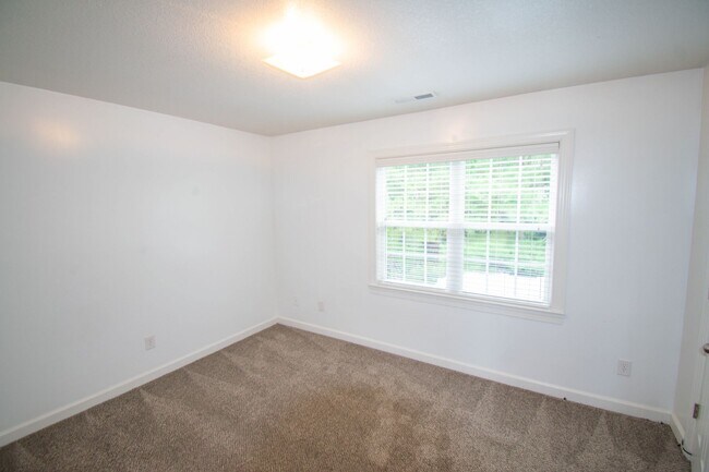 Building Photo - 102 Springwood Dr