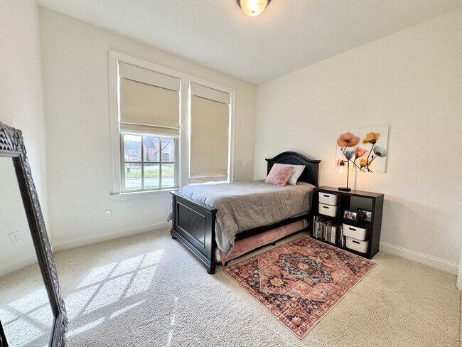 Building Photo - 4 Bedroom Home with Office in Walking Distance to Schools