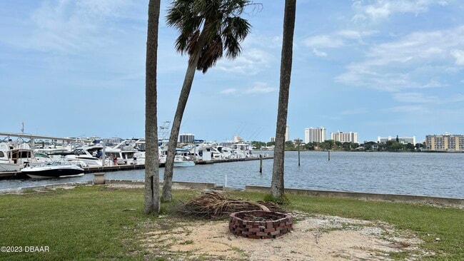 Building Photo - 255 Lexington Dr