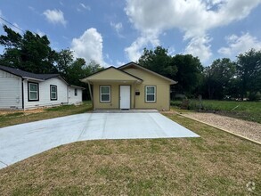 Building Photo - 360 Virtual Tour Available