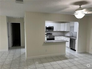 Building Photo - 160 SE Lakehurst Dr
