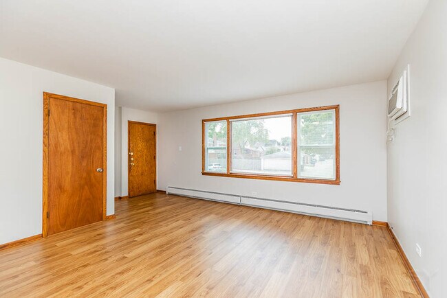 Building Photo - 5752 W Park Ave