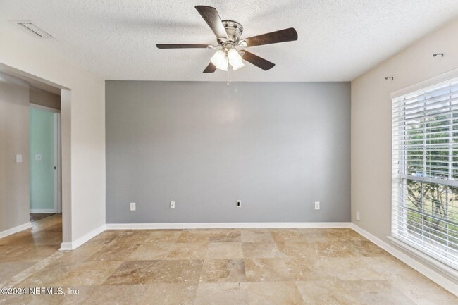 Building Photo - 14018 Fish Eagle Dr E