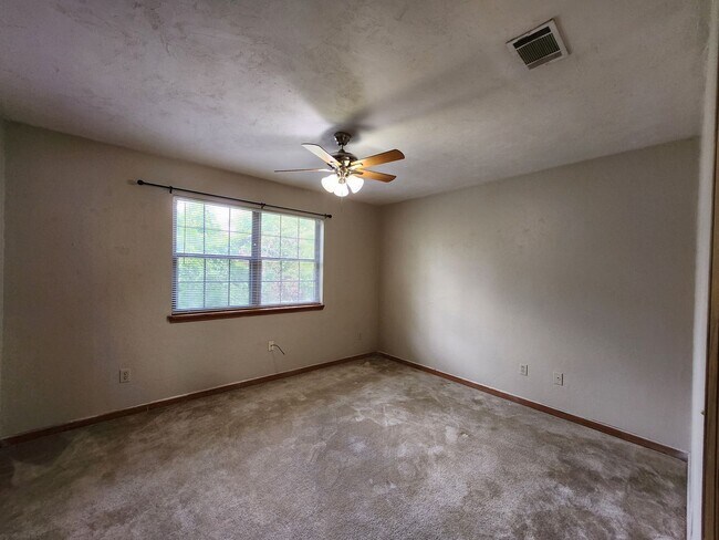 Building Photo - 3 bedroom town home for rent across from FSU Stadium August 2026 move in $1550 per month