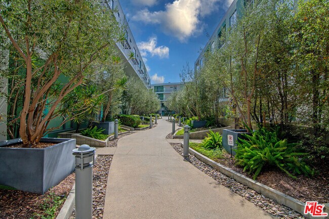 Building Photo - 11500 Tennessee Ave