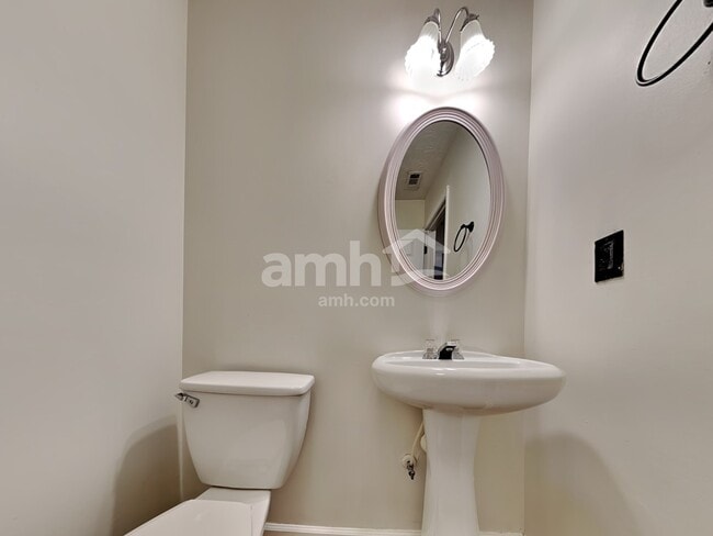 Building Photo - 307 Meadows Ln