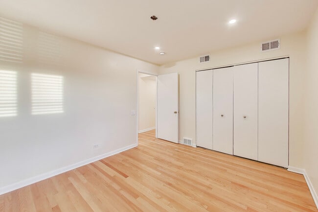 Building Photo - 475 Laurel Ave