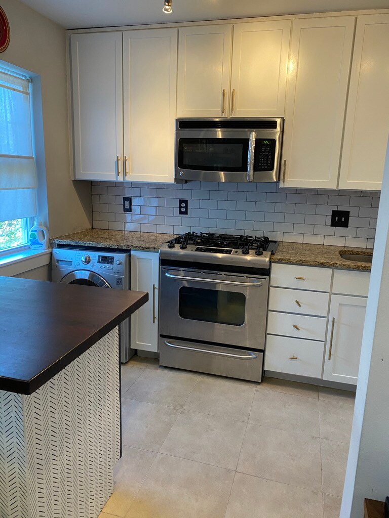 Kitchen - 912 Shepherd St NW