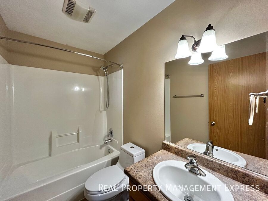 Building Photo - 7636 S Rose Crest Ct