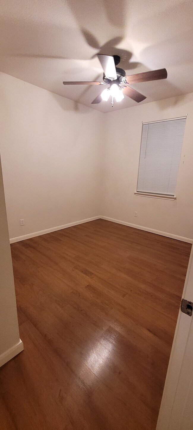 Building Photo - 217 Grooms Rd