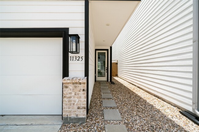 Building Photo - 11325 Stonework Garden Ln