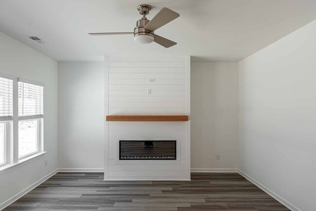 Building Photo - BRAND NEW SINGLE FAMILY HOME IN LOGANVILLE