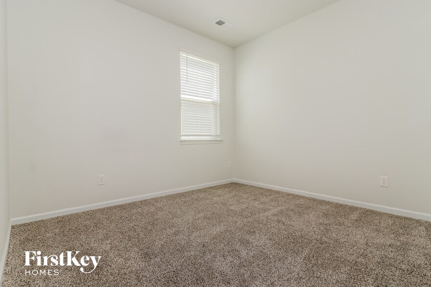 Building Photo - 544 Wayton Cir