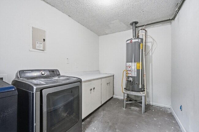 Building Photo - 32 Cascabellas St