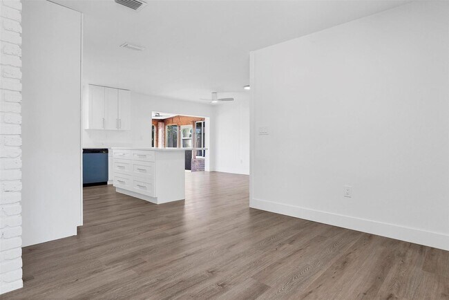 Building Photo - 7841 NW 46th St