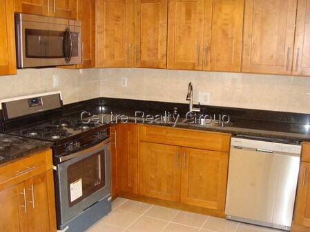 Building Photo - 18 Hall St