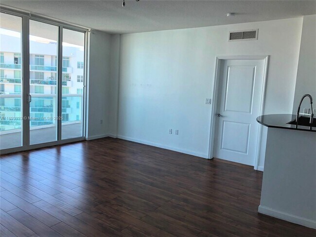 Building Photo - 7900 Harbor Island Dr