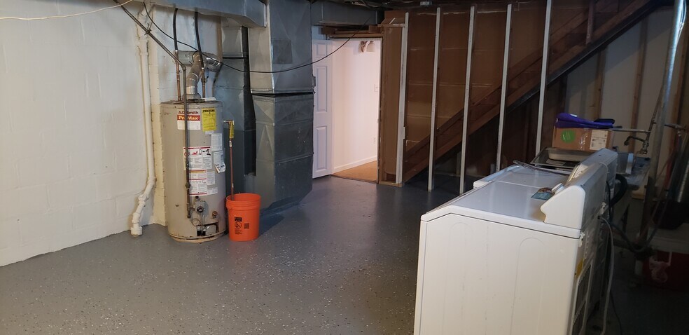 laundry room - 4242 S 15th Ave