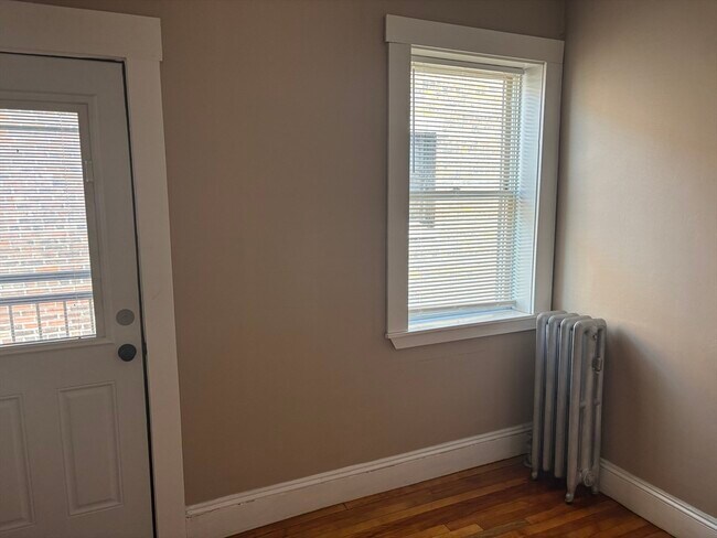 Building Photo - 473 Broadway