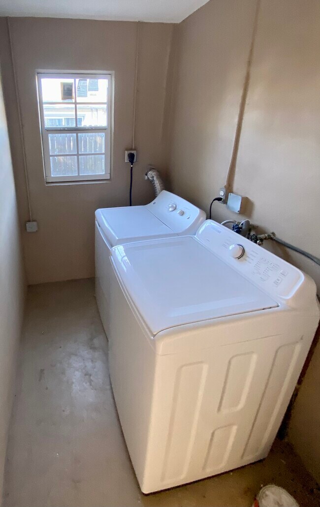 Included laundry - 141 Saint George Rd