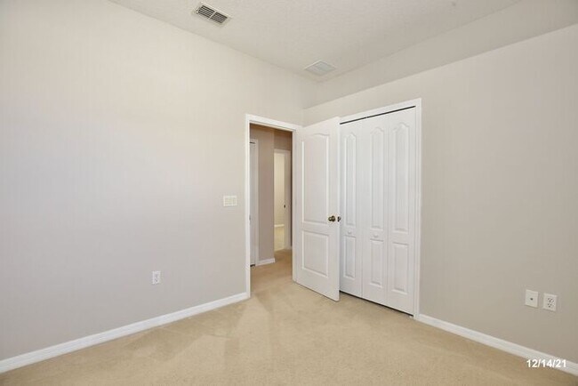 Building Photo - Beautiful 4/2 Home with a Spacious 2 Car G...