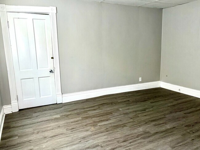 Building Photo - 2826 Saint Xavier St